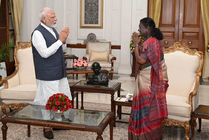 ऑपरेशन सिंदूर: पीएम मोदी ने राष्ट्रपति मुर्मू को दी जानकारी, राष्ट्रपति भवन में उच्च स्तरीय बैठक